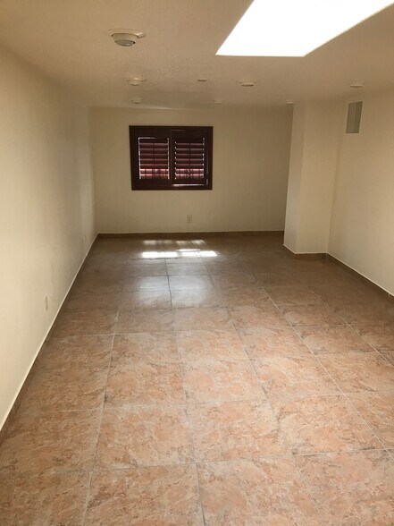 More Photos Of 5440 Tolentino Dr, Las Vegas Light Manufacturing For Lease