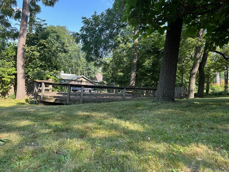 More Photos Of 25344 W Richmond Ave, Antioch Bar For Sale