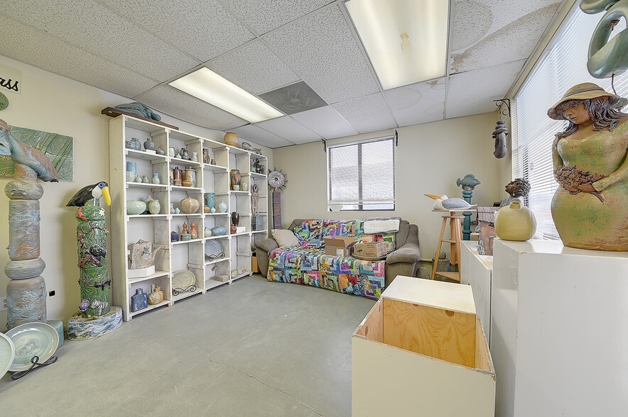 More Photos Of 2715 E 56th St, Long Beach Office For Sale