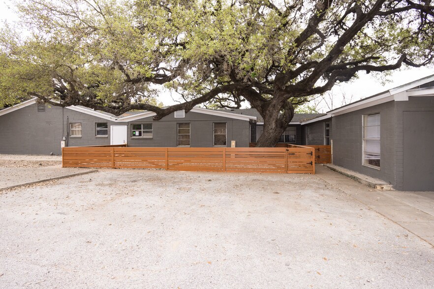 More Photos Of 719 San Antonio St, Pleasanton Apartments For Sale