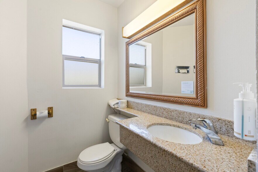 More Photos Of 430 E Route 66, Williams Hotel For Sale
