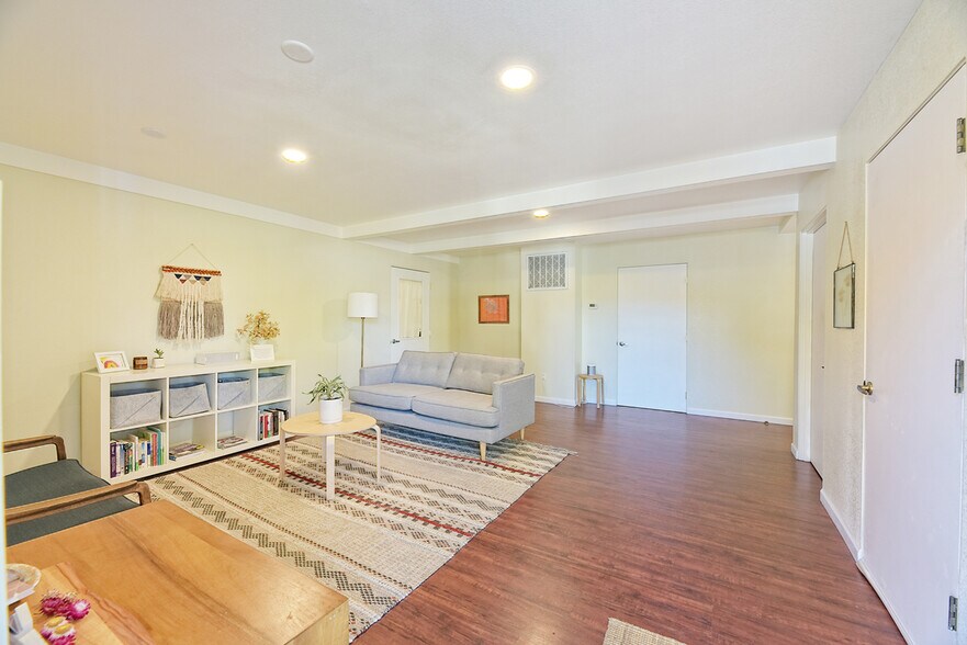 More Photos Of 993 Siskiyou Blvd, Ashland Office For Sale