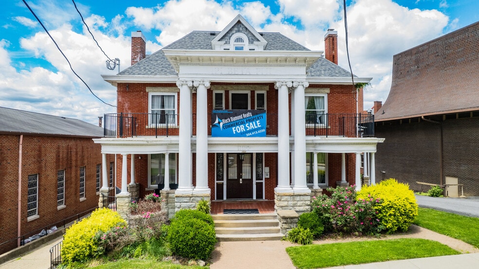More Photos Of 1493 University Ave, Morgantown Sorority Fraternity House For Sale