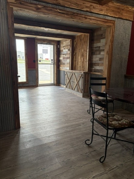 More Photos Of 3920 Classen Blvd, Norman Industrial For Lease