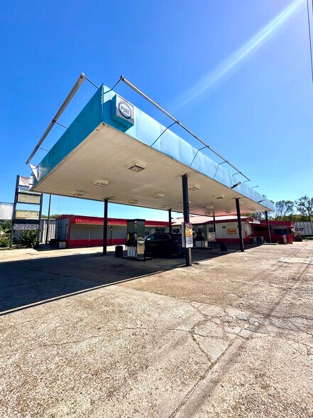 Primary Photo Of 103 W Monroe Ave, Okolona Convenience Store For Sale