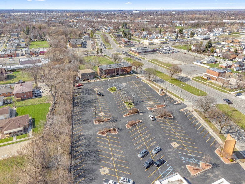 More Photos Of 25050 Outer Dr, Lincoln Park Office For Lease