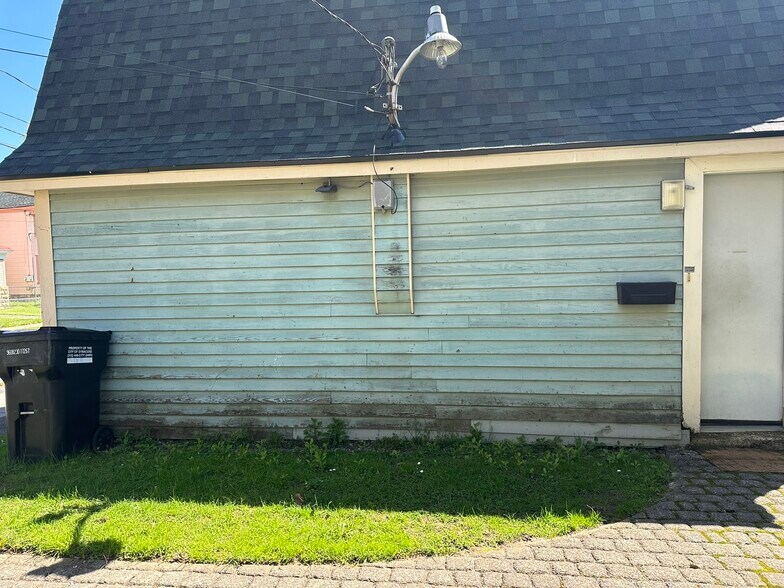 More Photos Of 108 Dell St, Syracuse Flex For Lease