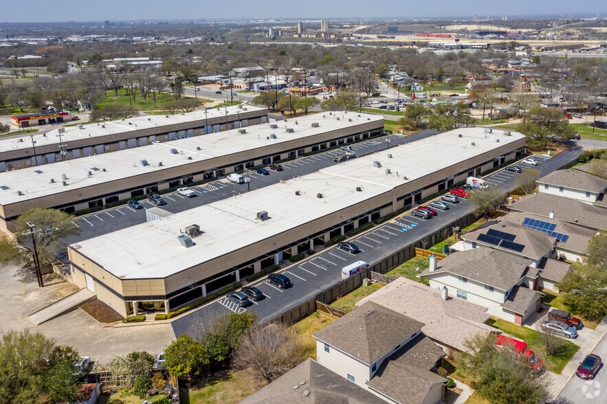 More Photos Of 5600-5624 Randolph Blvd, San Antonio Unknown For Lease