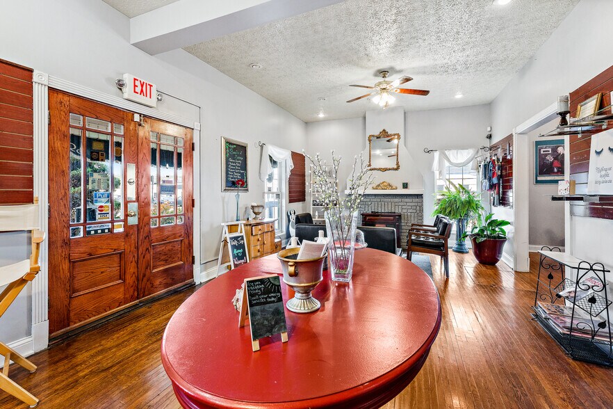 More Photos Of 2048 Winchester Ave, Ashland General Retail For Sale