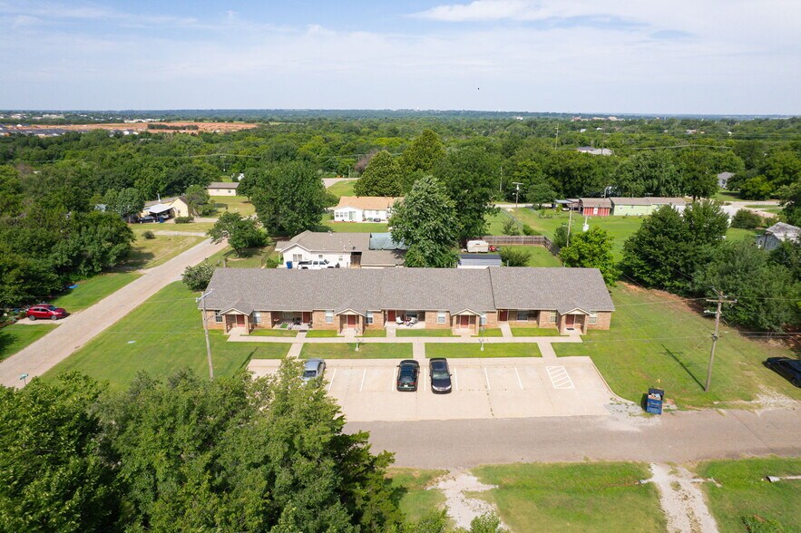 More Photos Of 713 S Locust St, Guthrie Apartments For Sale