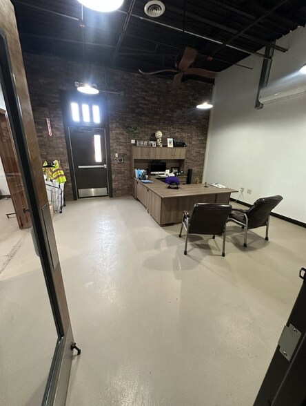 More Photos Of 1501 Magoffin Ave, El Paso Flex For Lease