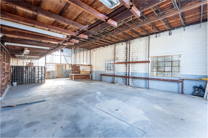 More Photos Of 1900 Kirkwood Hwy, Wilmington Freestanding For Lease