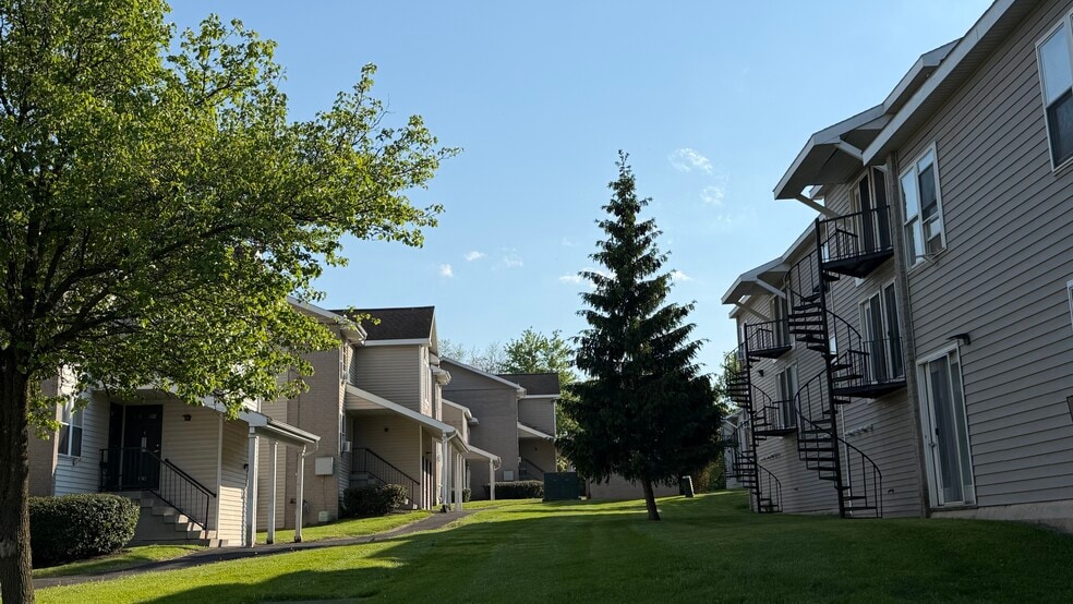 More Photos Of Capital Woods, Albany Apartments For Sale