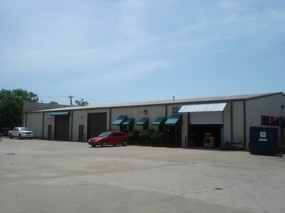 More Photos Of 2511 Riverside Dr, Chattanooga Showroom For Lease