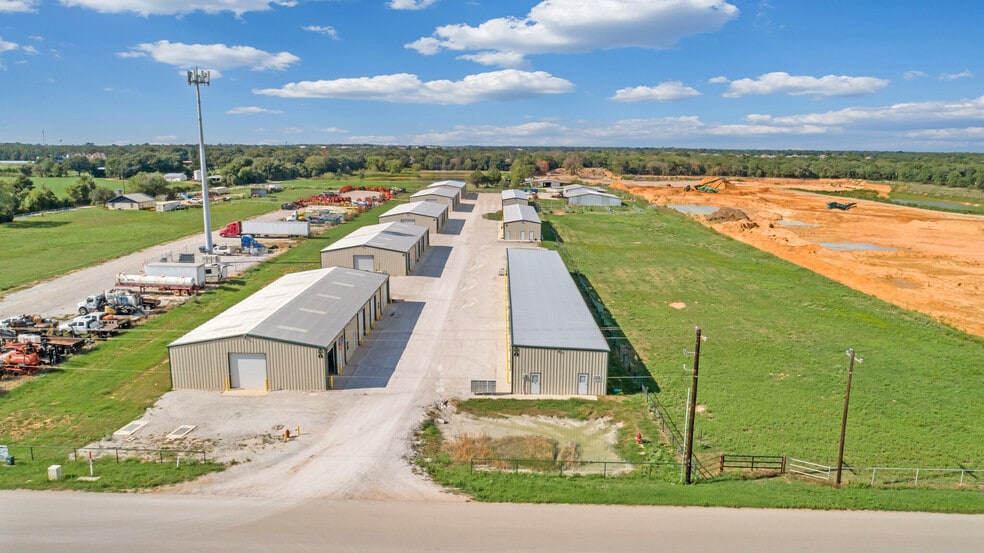 More Photos Of 9053 Ike Byrom Rd, Aubrey Warehouse For Lease