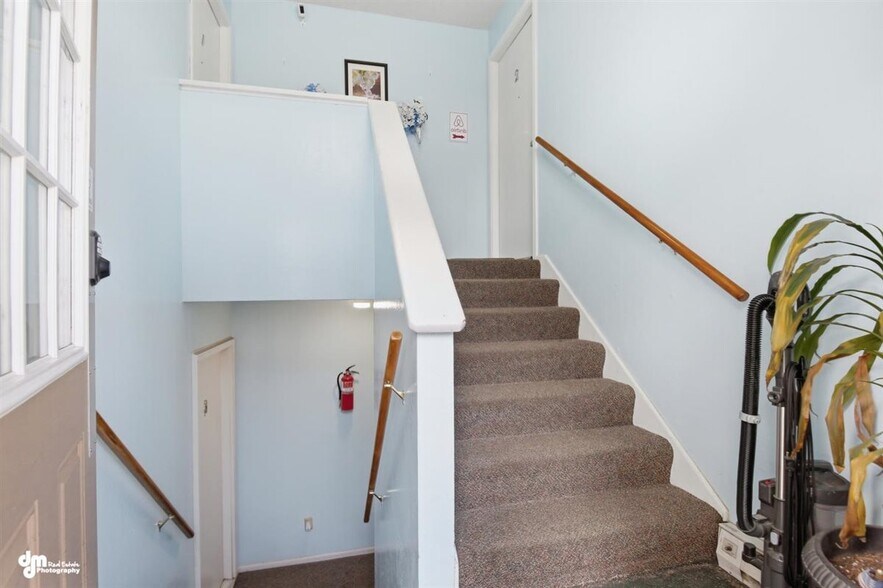 More Photos Of 12521 Tanada Loop, Anchorage Multifamily For Sale