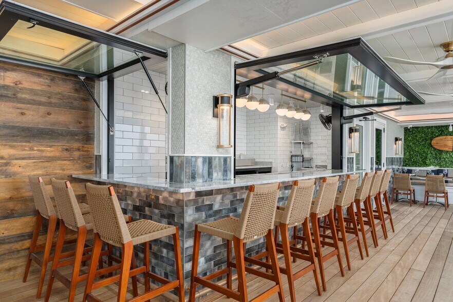 More Photos Of 212 Water St, Block Island Storefront For Sale