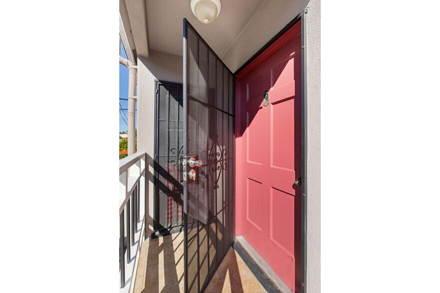 More Photos Of 2351 Cabot St, Los Angeles Apartments For Sale