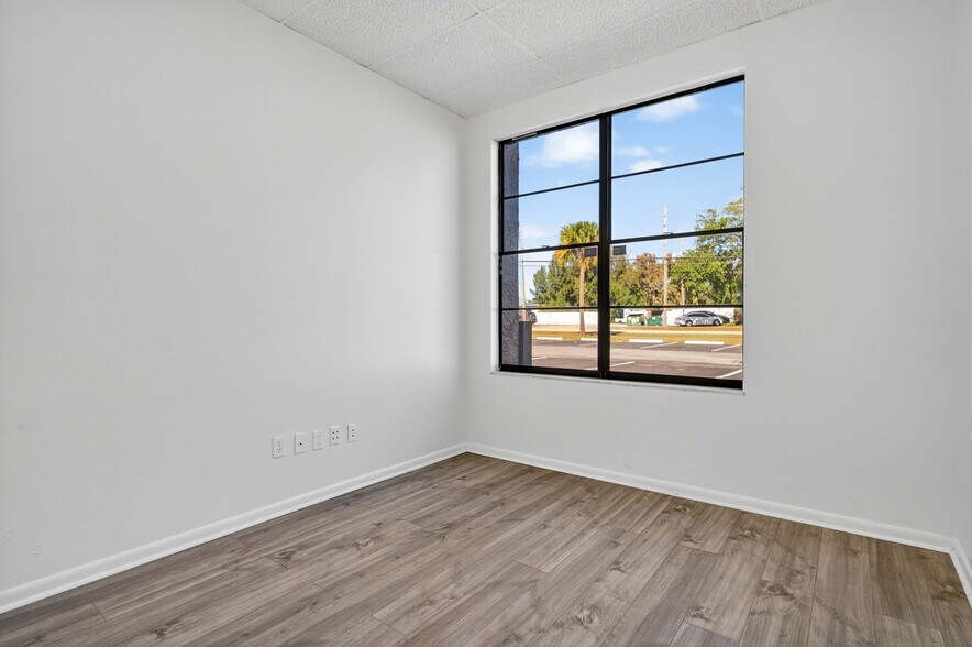 More Photos Of 11350 66th St N, Largo Office Residential For Lease