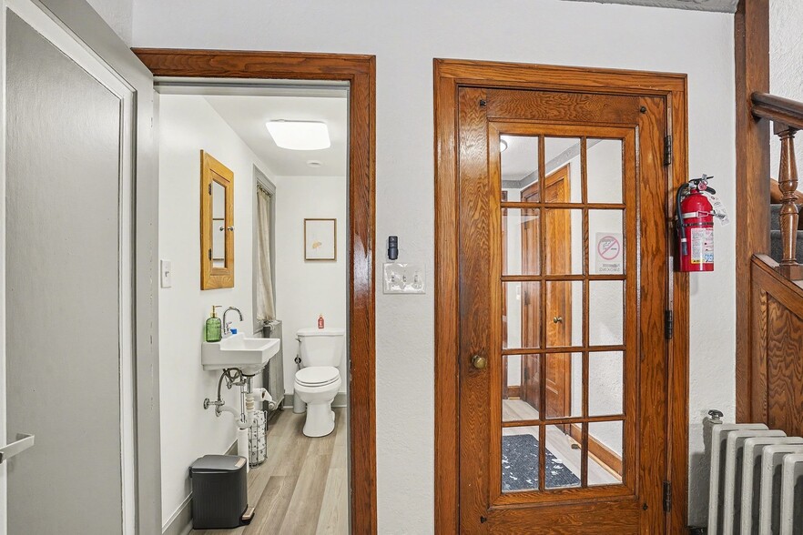 More Photos Of 302 N Trumbull St, Bay City Hotel For Sale