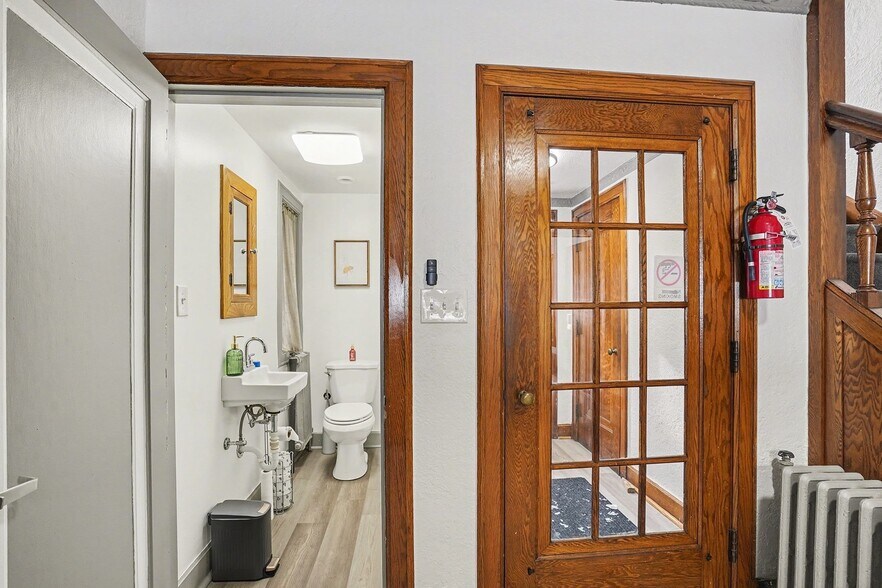 More Photos Of 302 N Trumbull St, Bay City Hotel For Sale