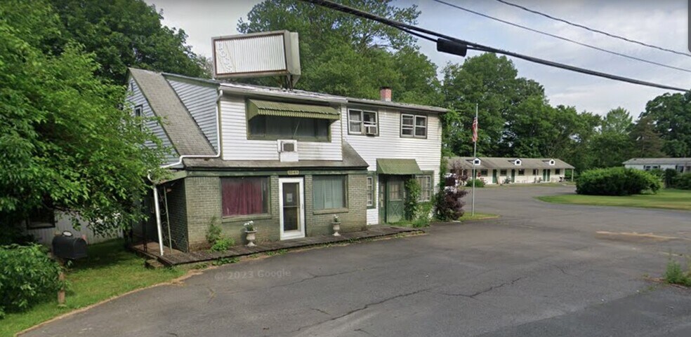 More Photos Of 1049 River Rd, Selkirk Hotel For Sale