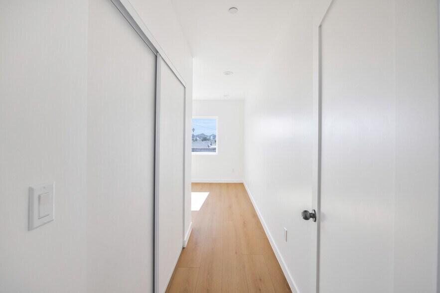 More Photos Of 10905 Dalerose Ave, Inglewood Multifamily For Sale