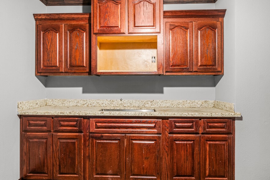 More Photos Of 1018 Shaver St, Pasadena Warehouse For Sale