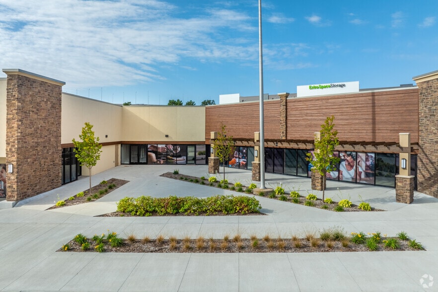 More Photos Of 606-780 N 114th St, Omaha Unknown For Lease