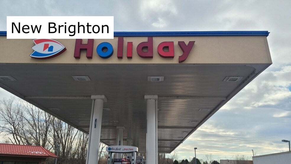 More Photos Of 201 W County Road E2, New Brighton Convenience Store For Sale