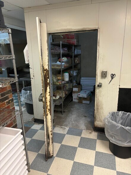 More Photos Of 901 E St, Snyder General Retail For Sale