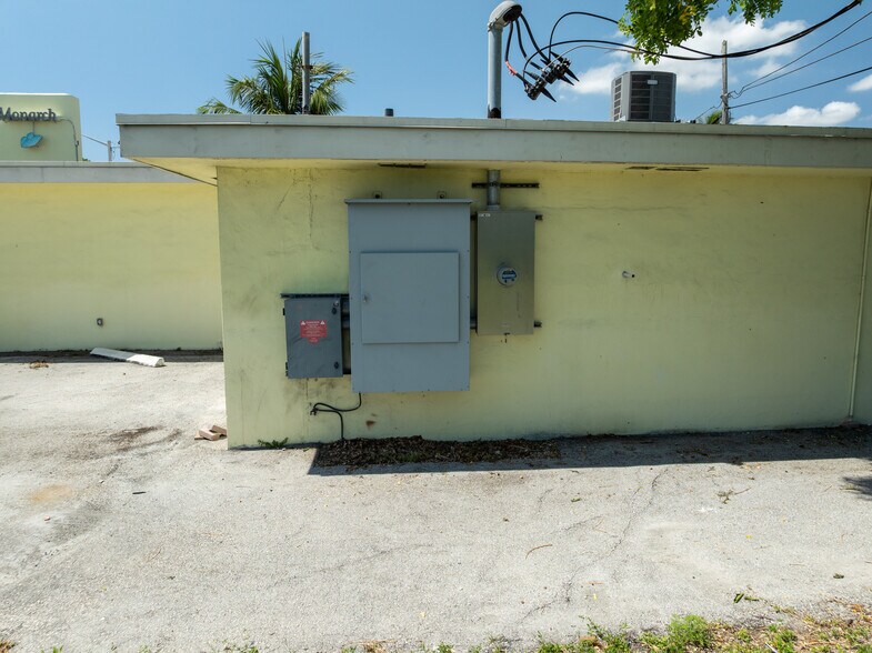More Photos Of 805 N Federal Hwy, Boynton Beach Freestanding For Sale