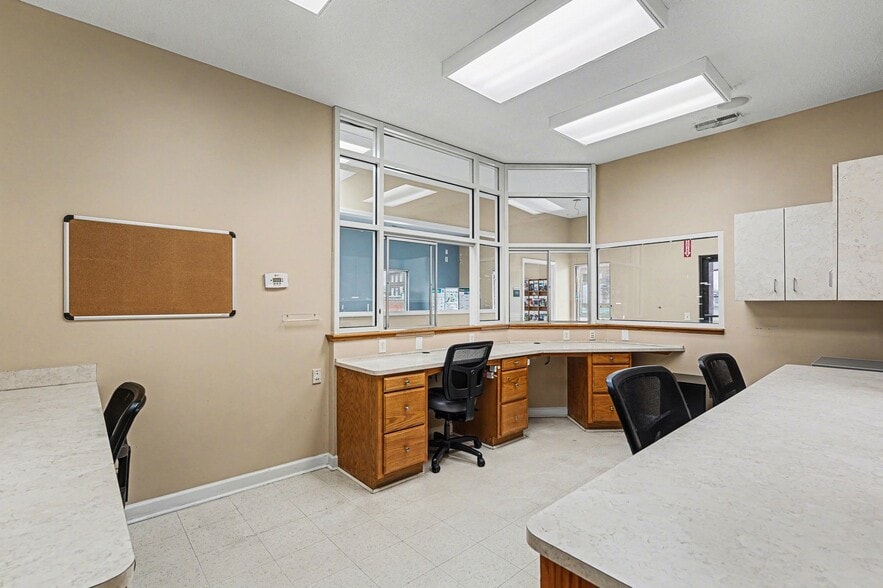 More Photos Of 208 W Salisbury St, Asheboro Medical For Lease