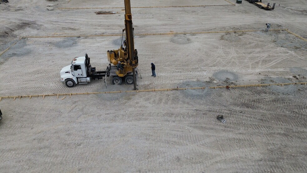 More Photos Of 3876 Lincoln Ridge Dr., McKinney Showroom For Lease