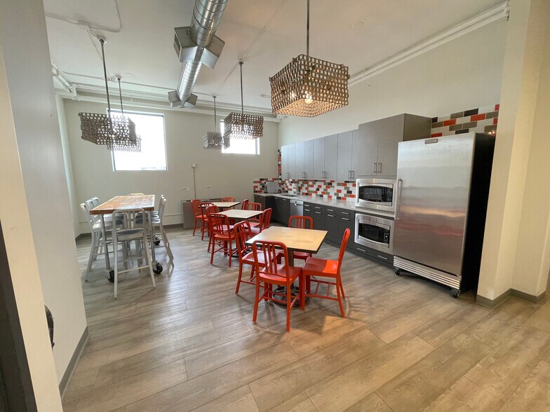 More Photos Of 1 W Harris Ave, La Grange Office For Lease