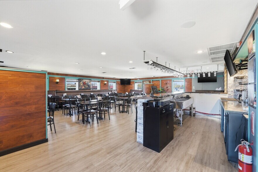 More Photos Of 1404 E College Dr, Marshall General Retail For Sale