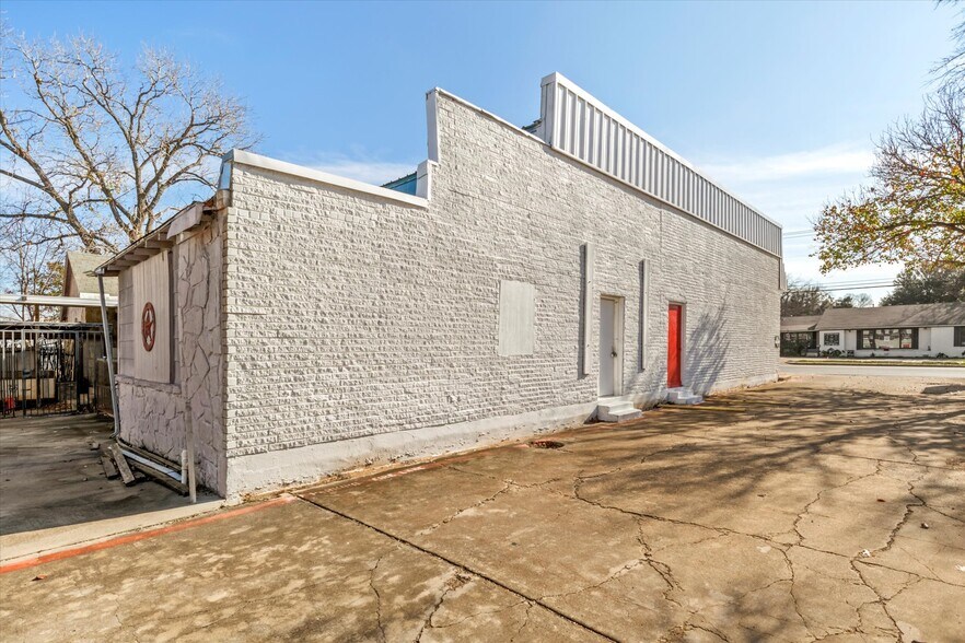 More Photos Of 7235 Glenview Dr, Richland Hills Office For Sale