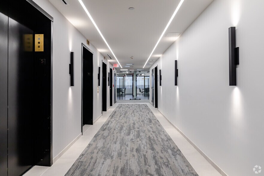 More Photos Of 1415 W 22nd St, Oak Brook Office For Lease