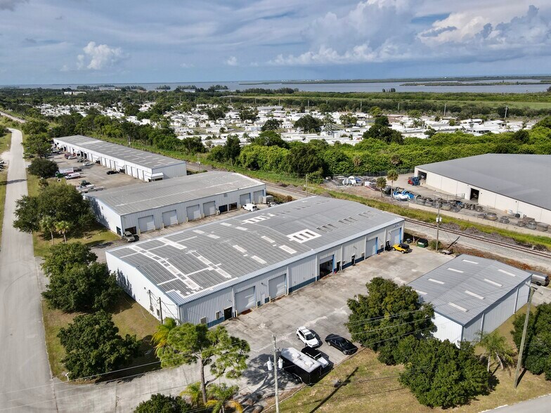 More Photos Of 100 Industrial Park Blvd, Sebastian Warehouse For Lease