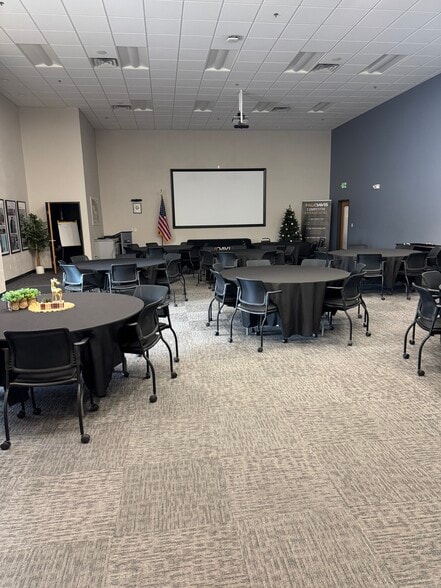 More Photos Of 3210 N Zuehlke Dr, Appleton Warehouse For Lease