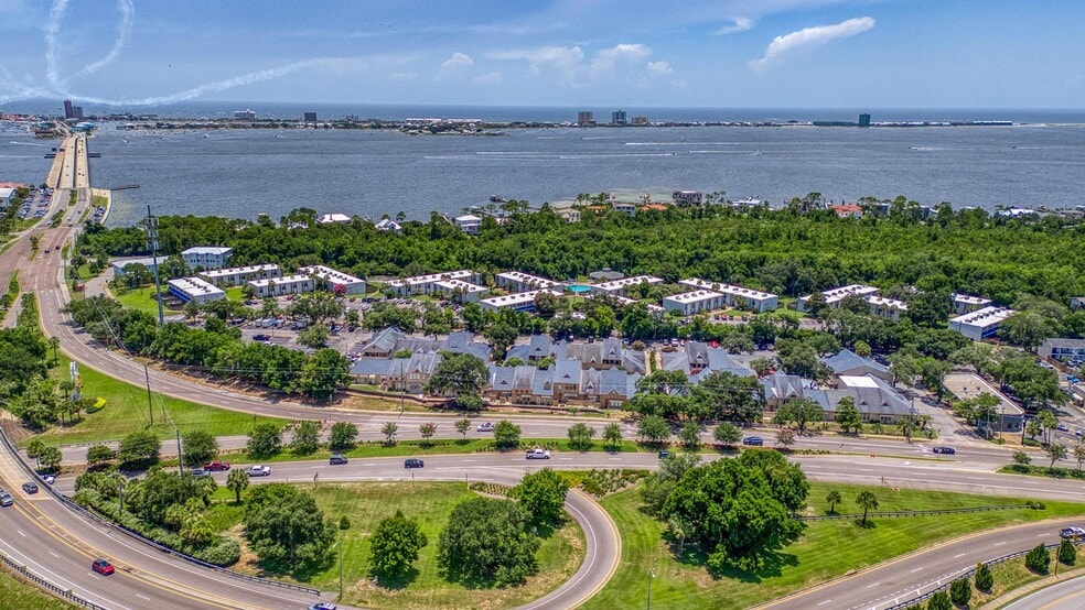 More Photos Of 913 Gulf Breeze Pky, Gulf Breeze General Retail For Sale