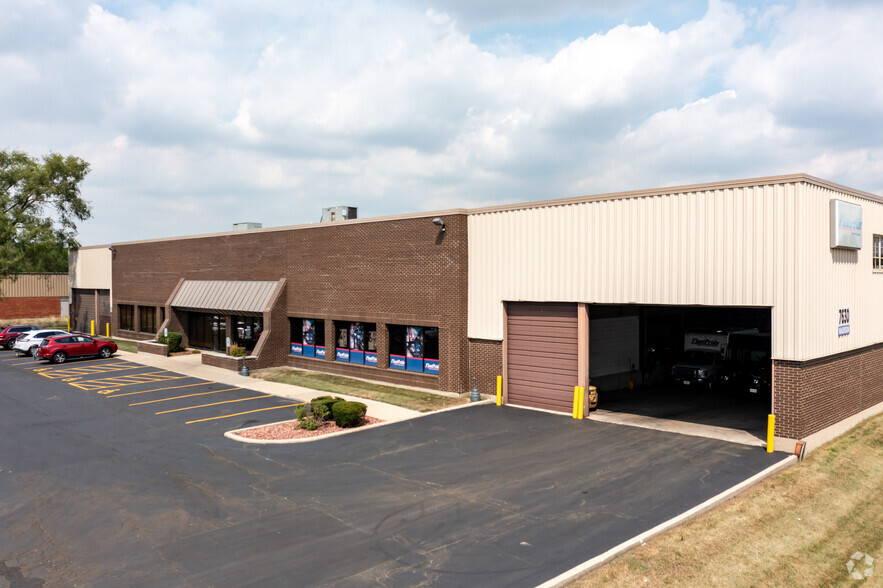 Primary Photo Of 7630 S Madison St, Willowbrook Warehouse For Lease