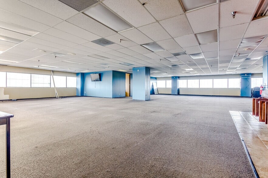 More Photos Of 2350 Valley View Ln, Dallas Loft Creative Space For Lease