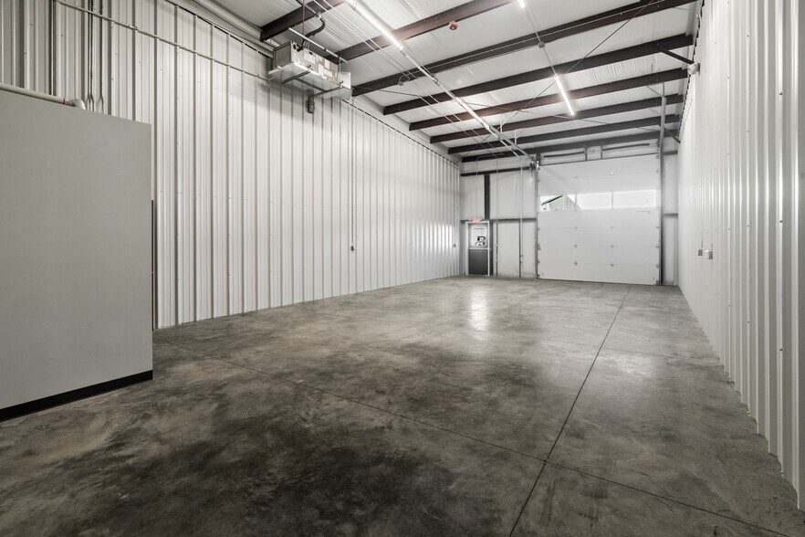 More Photos Of 4049 Chris SW Dr, Huntsville Warehouse For Lease