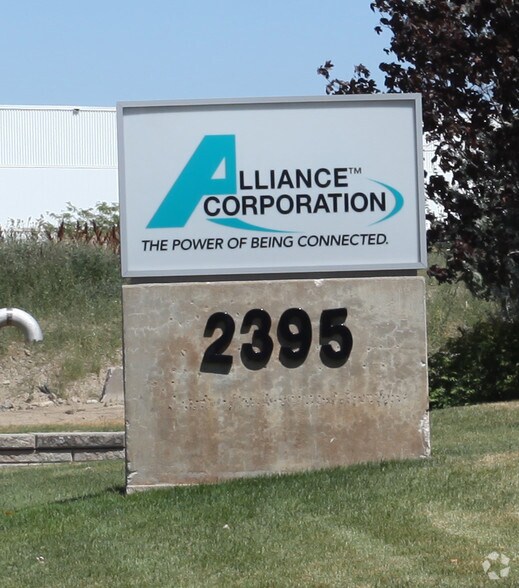 More Photos Of 2395 Meadowpine Blvd, Mississauga Warehouse For Lease