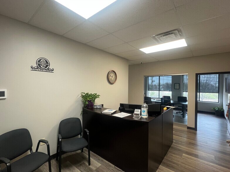 More Photos Of 510-520 Graves Ave, Erlanger Office For Lease