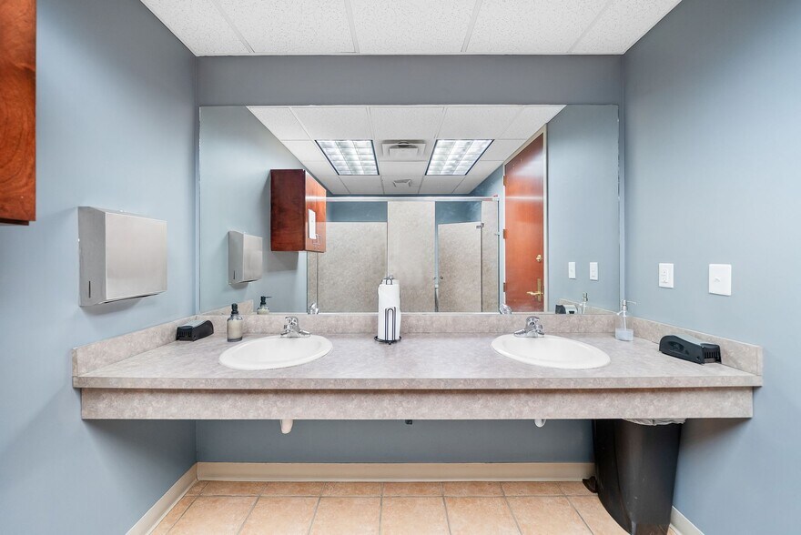 More Photos Of 112 Center Ct, Clarksville Office Residential For Sale