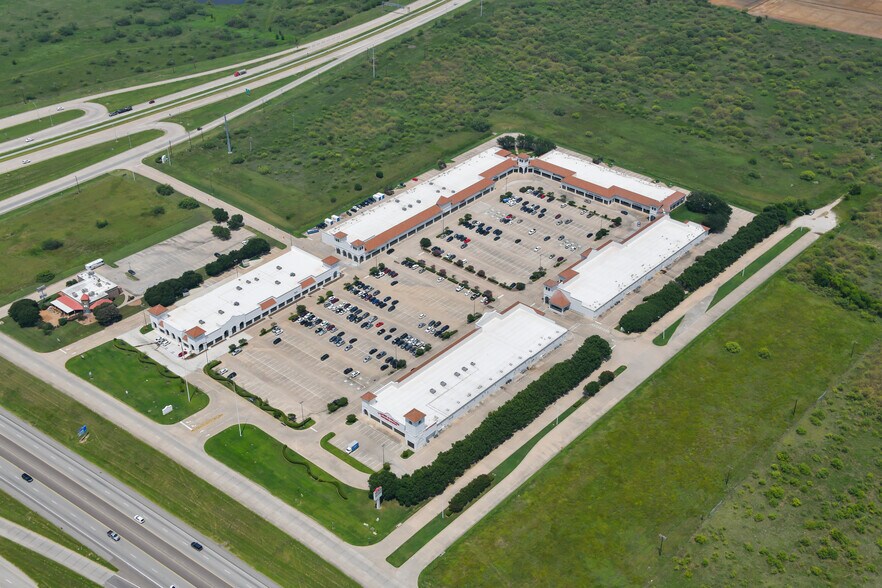 More Photos Of 5800 N Interstate 35, Denton Unknown For Lease