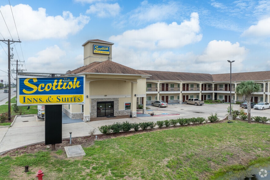 More Photos Of 5525 7th St, Bay City Hotel For Sale