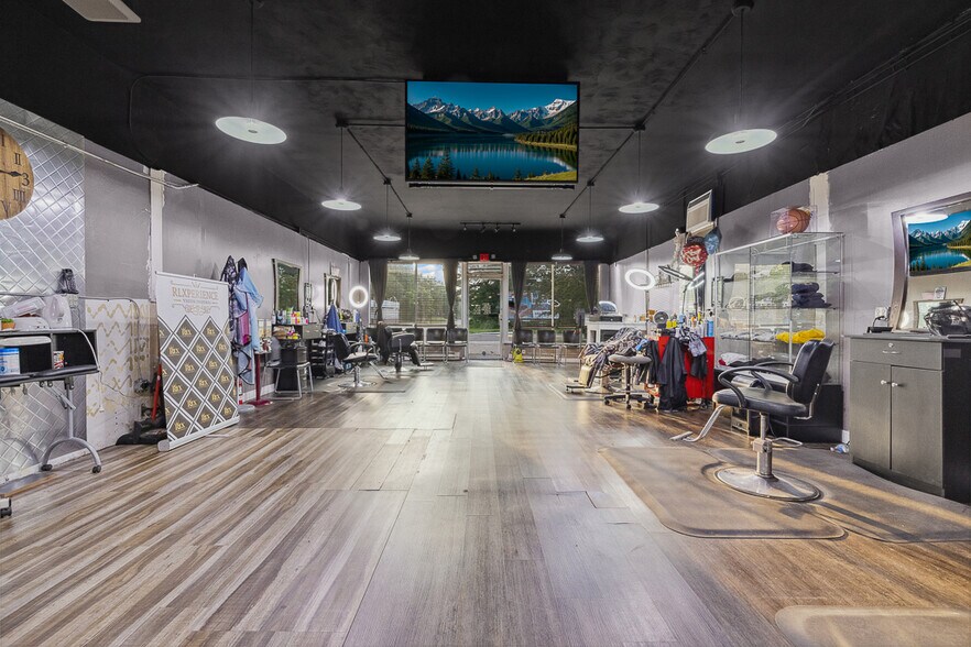 More Photos Of 700 N Union Ave, Alliance Freestanding For Sale